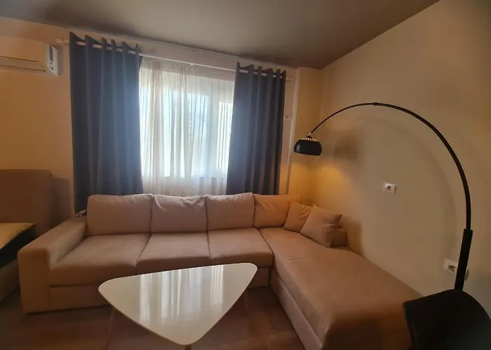 Siera * Golem (Tirana)